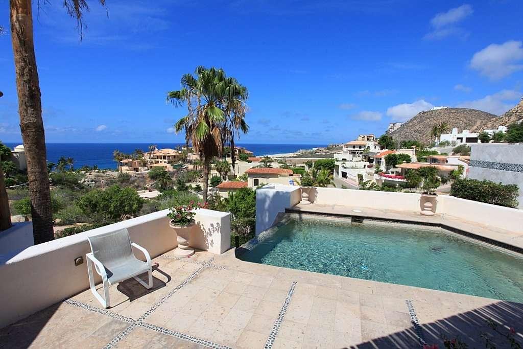 Villa del Sol is a light and open Cabo San Lucas villa
